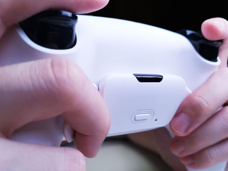 PS5コントローラー背面ボタンの持ち方